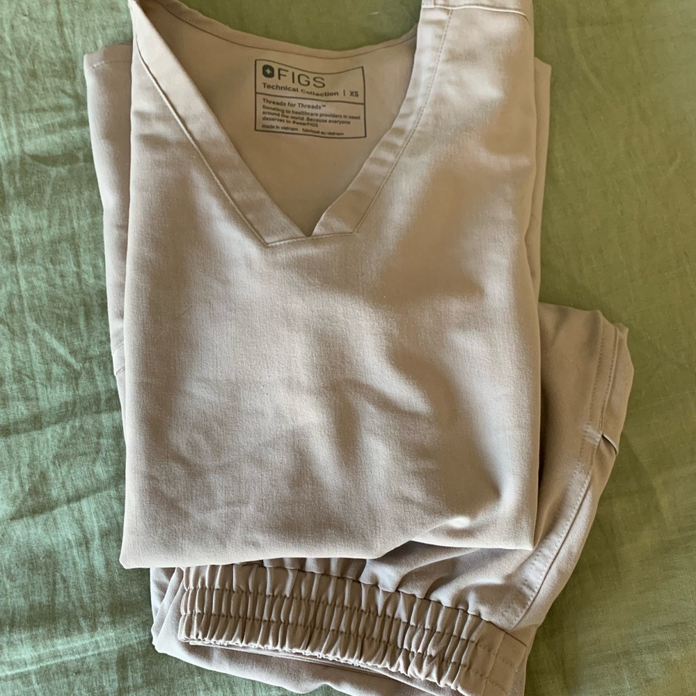 Boulder Figs Scrubs